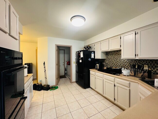 Building Photo - 2164 Seaver Ln