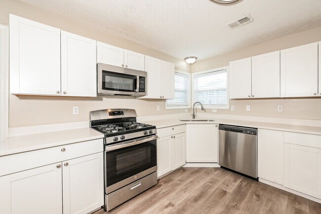 Building Photo - 1870 Hillspring Ln