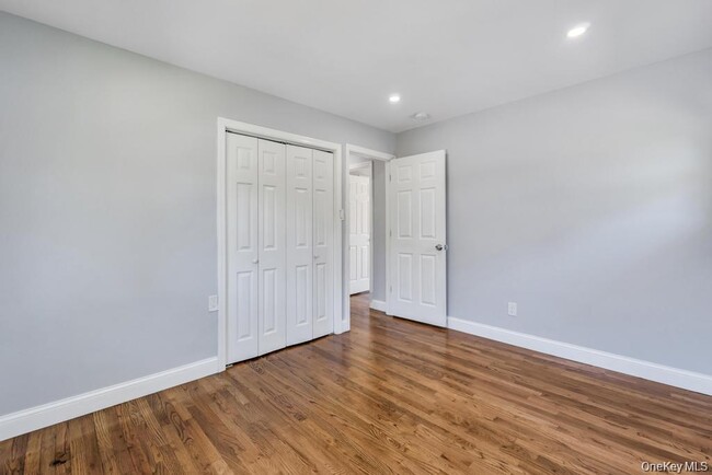 Building Photo - 220 Adirondack Dr