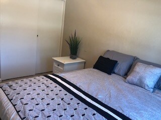 Vacant Room - 8860 La Riviera Dr