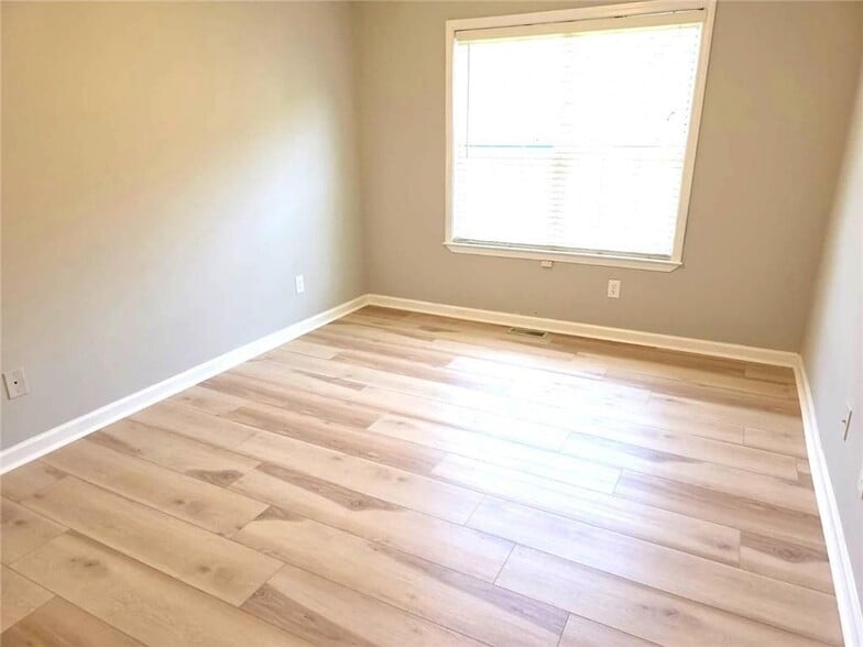 Building Photo - 6009 Deer Springs Ln NW