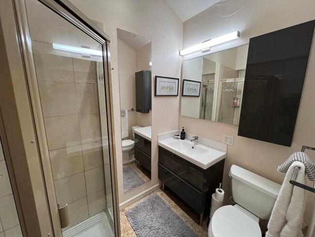 En suite master bath - 1304 Lakeside Ave S