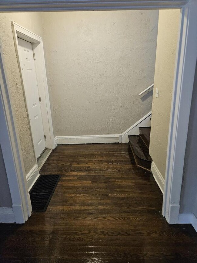 Building Photo - Property available 9/1/25