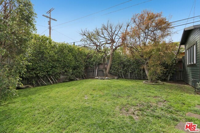 Building Photo - 2747 Denby Ave