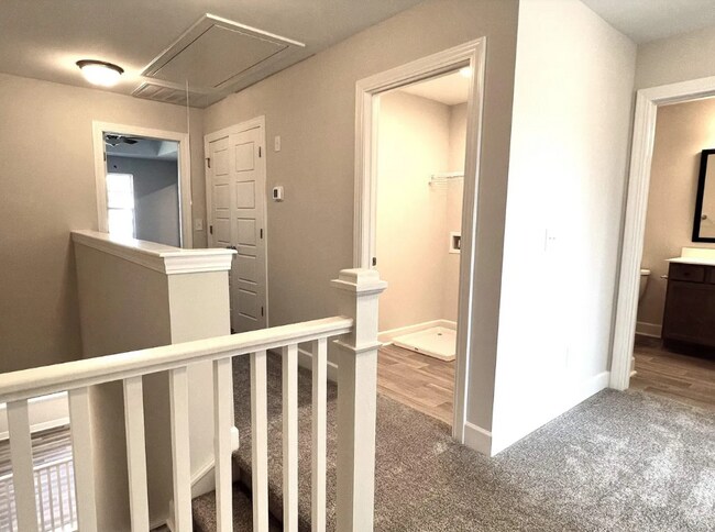 Building Photo - 207 Taylor Woods Ct