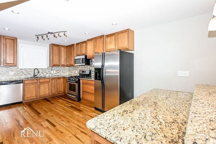 Building Photo - 501 Park Cir