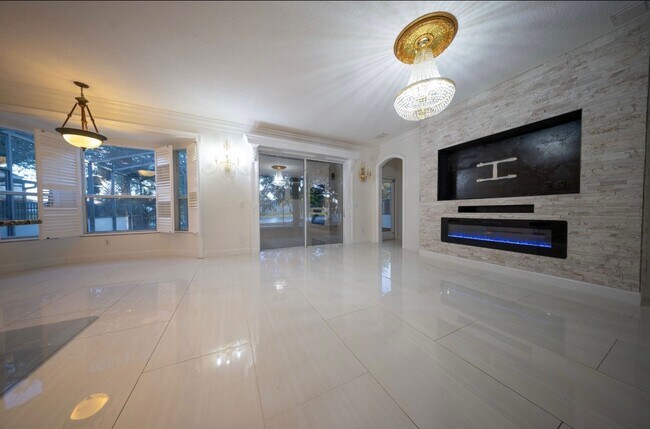 Building Photo - 5456 Los Palma Vista Dr