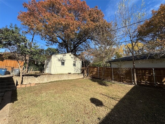 Building Photo - 2261 Springhill Dr