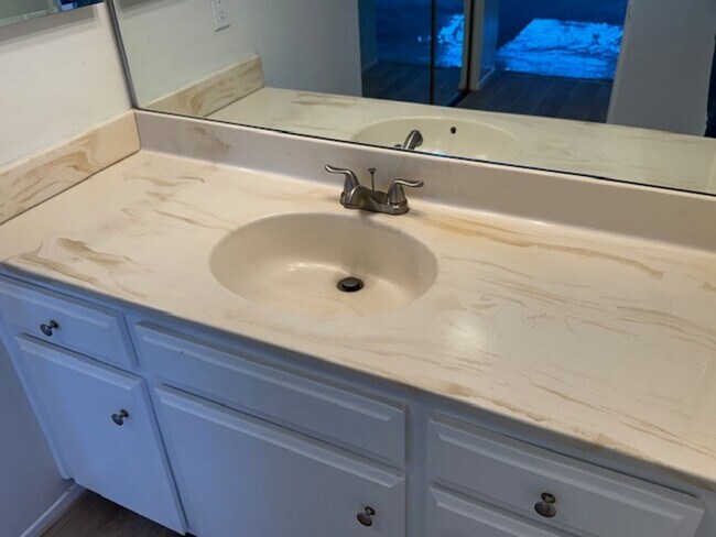 Building Photo - Newly Renovated 4 Bedroom 3 Bath Home with...