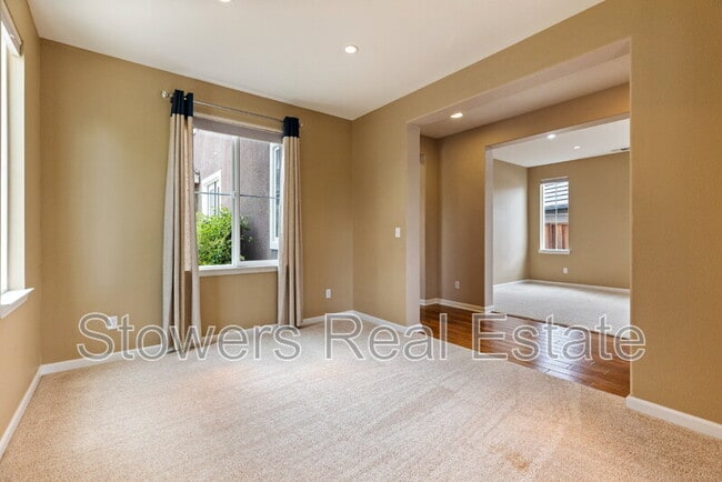 Building Photo - 2512 Piccadilly Cir