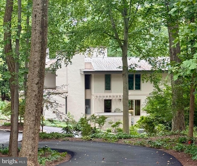 Building Photo - 1325 Darnall Dr