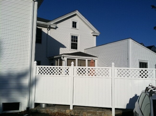 Building Photo - 112 Main St