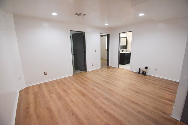 Building Photo - Spacious 5 Bed House with Custom Features Available For Rent!