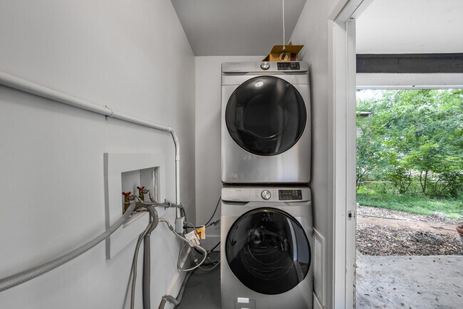 Building Photo - 1913 Lightsey Rd