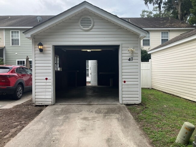 Building Photo - 3BR / 2.5BA @ Westbury Park