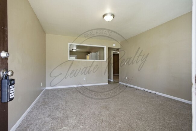 Building Photo - SPRING SPECIAL: 1/2 OFF FIRST MONTHS RENT - Two Bedroom Ranch Duplex in Columbia!