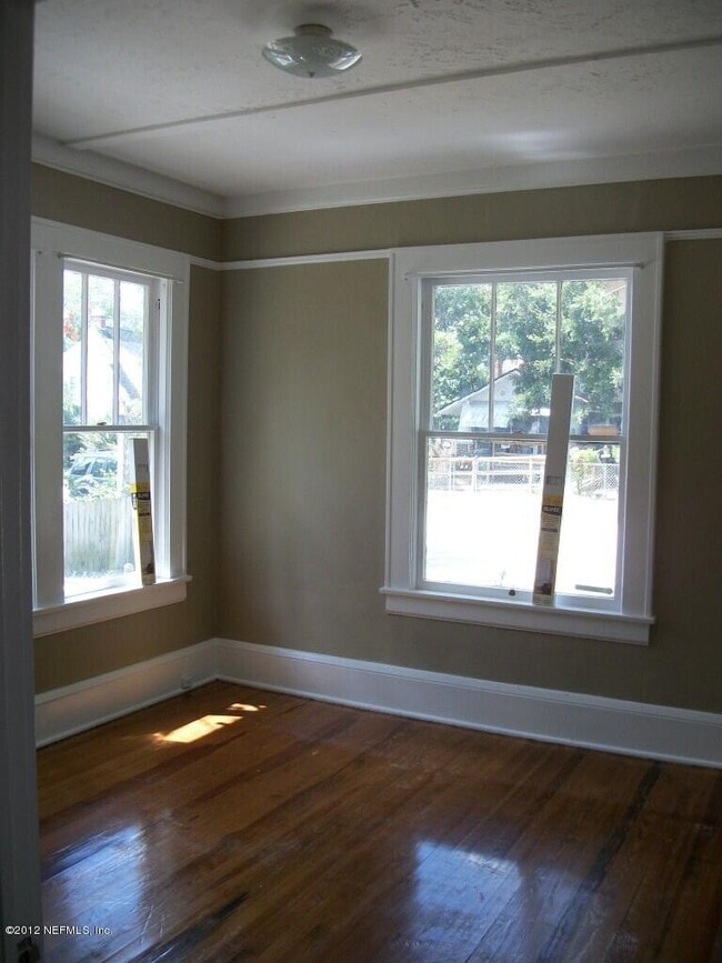 Building Photo - 739 Acosta St