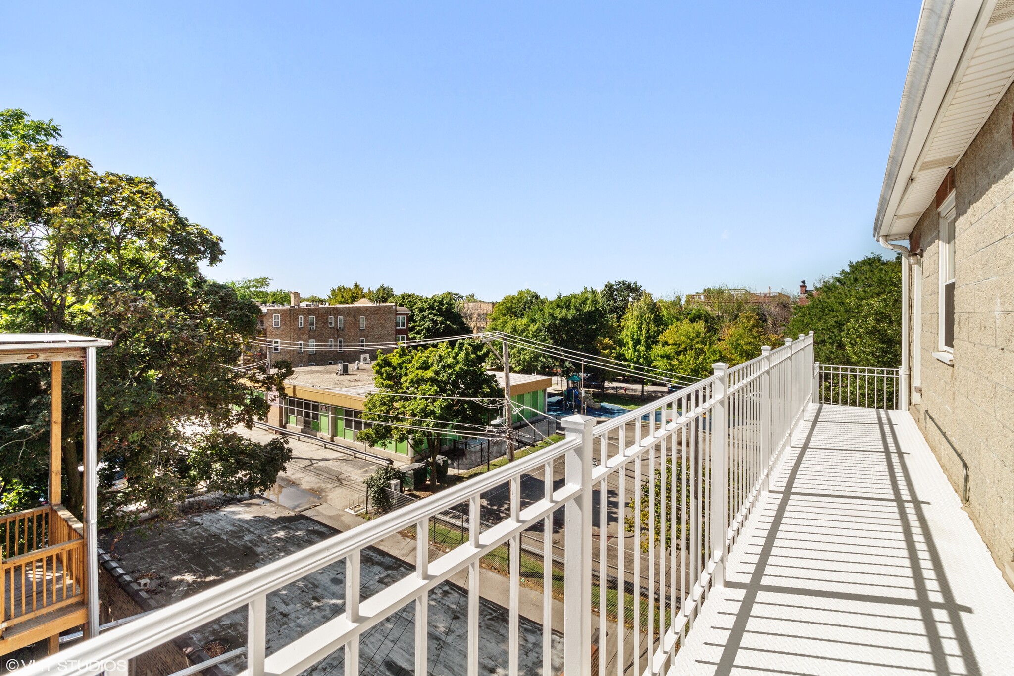 Building Photo - 4438 N Racine Ave