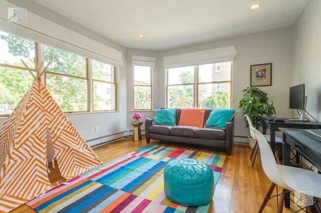 Building Photo - 5 bedroom in Brookline MA 02446