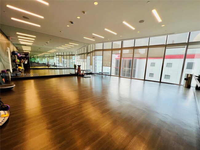 Building Photo - 851 NE 1st Ave