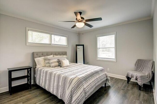 Building Photo - House 3 bed, 2 bath
