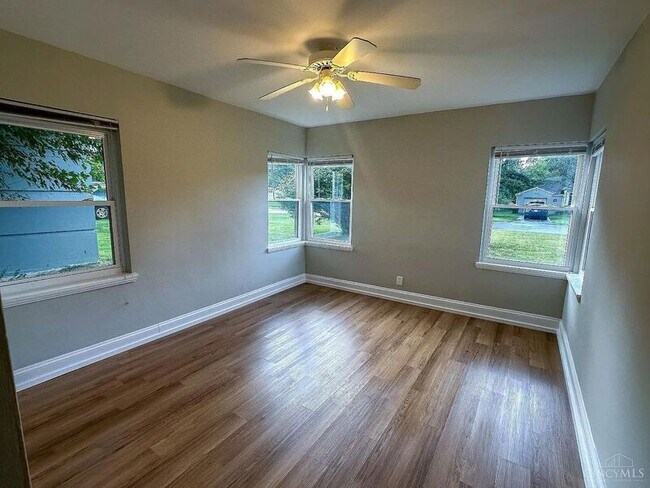 Building Photo - 1470 Antoinette Ave