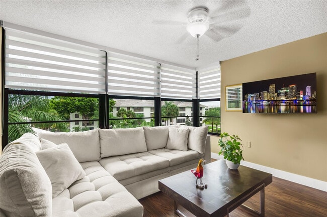 Building Photo - 1719 Whitehall Dr