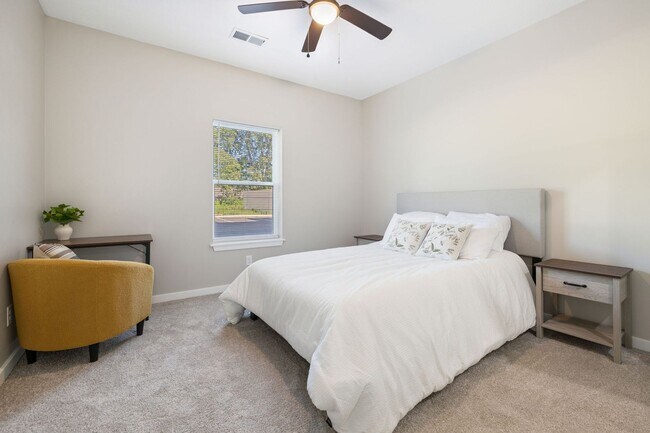 Building Photo - The Vibe Crossing