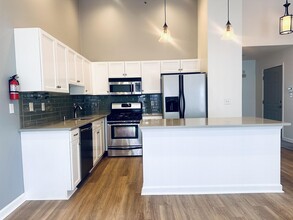 Building Photo - 5 Soho Dr