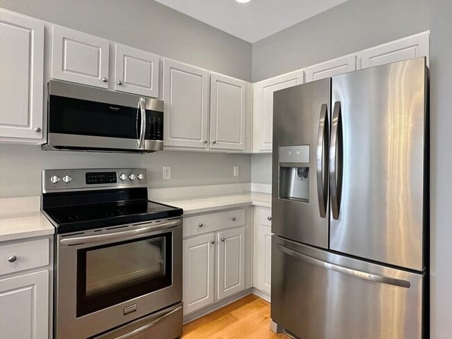 Building Photo - 1418 Hamlin Park Cir