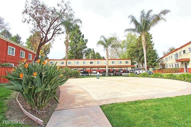 Building Photo - 2601 Cortez Dr