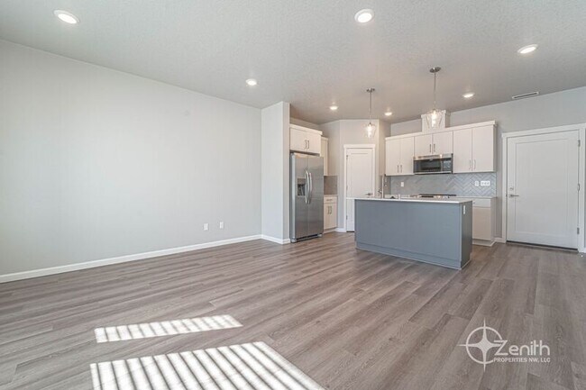 Building Photo - 16327 NE 21st St