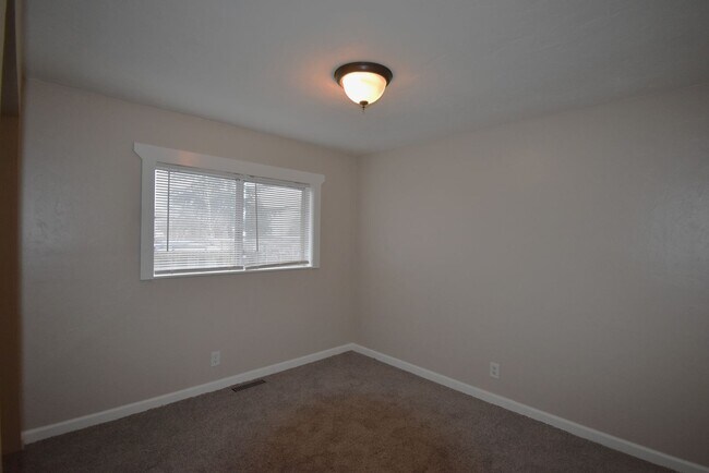 Building Photo - Modern home tucked away in the adorable little town of Brownsville.