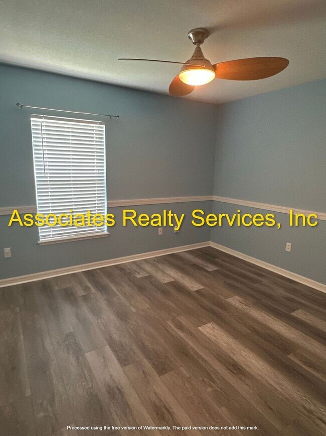 Building Photo - Beautiful Family home in Mentone!