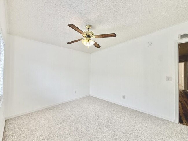 Building Photo - 43 Sargent St