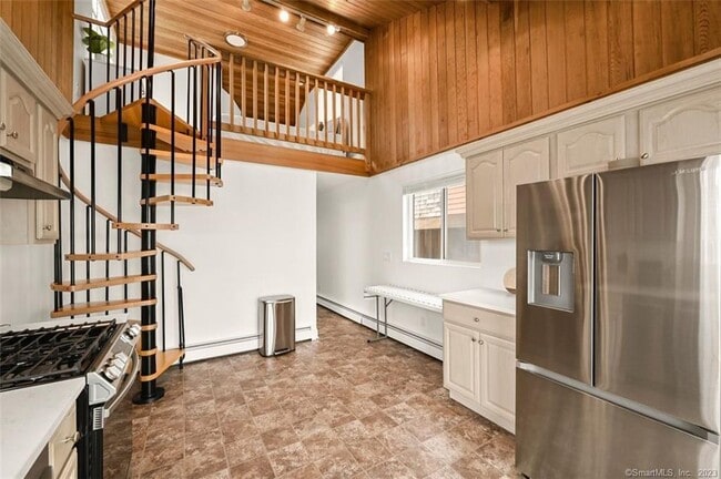 Building Photo - 43 Shoreline Dr