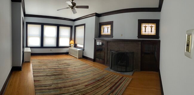 Spacious living room - 5735 N Washtenaw Ave