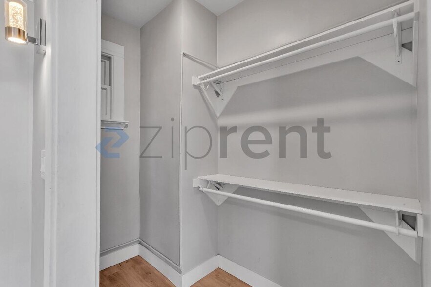 Building Photo - Unit 410