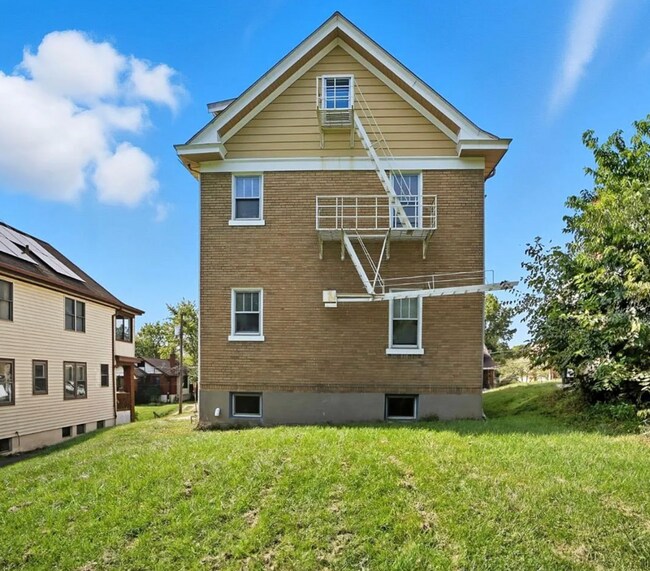 Building Photo - Bright 1-Bed in Prime Cincinnati Location – 875 Sq Ft, Water Included!