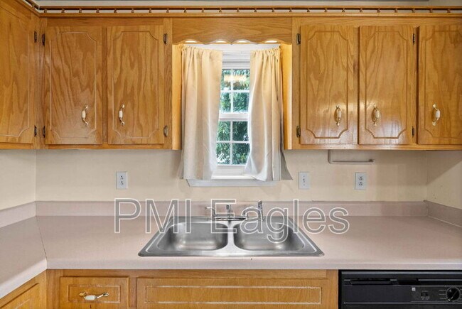 Building Photo - 114 Gleaves Ln
