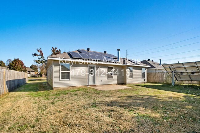 Building Photo - 706 SW Sandrock Rd