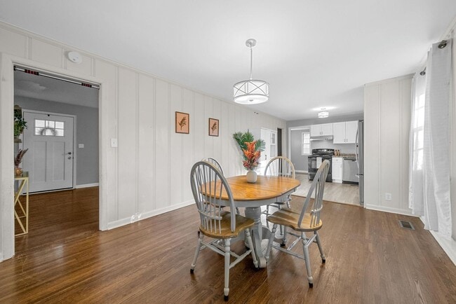 Building Photo - 102 Preston Dr