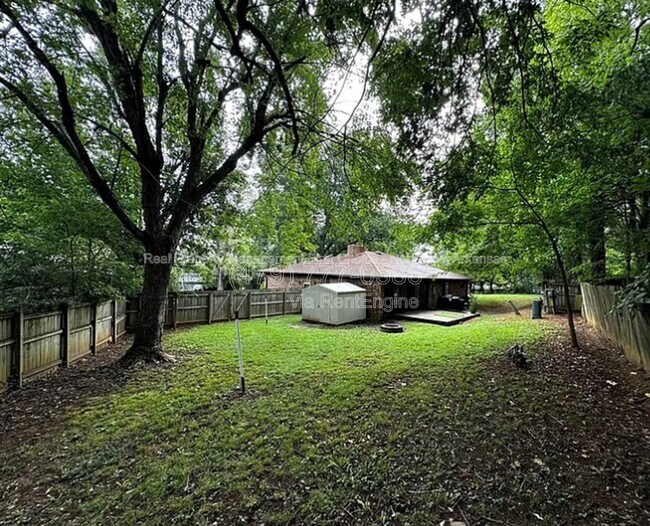 Building Photo - 1739 Creek Ct