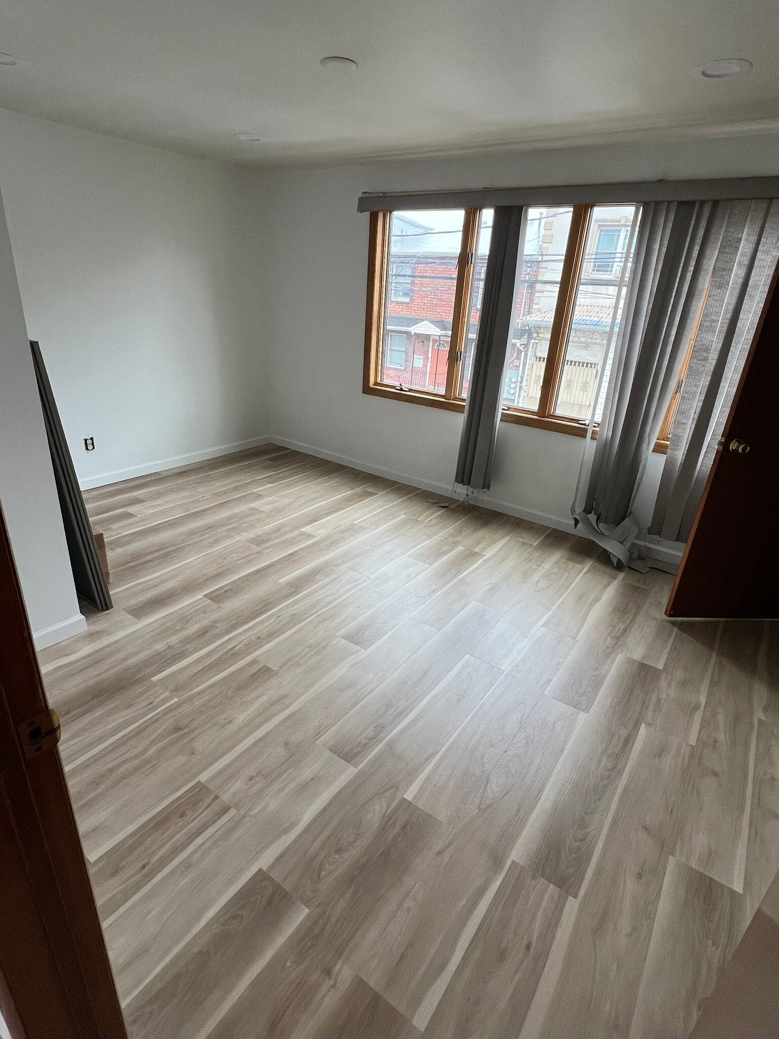 4 large bedrooms - 13 Calumet St