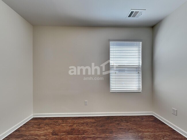 Building Photo - 330 Crabapple Cir