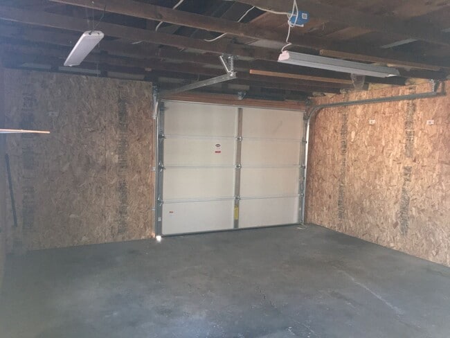 Building Photo - Downtown Redmond Charm 3 Bedroom / 1 Bath