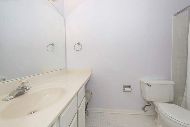 Building Photo - 1409 Club Dr