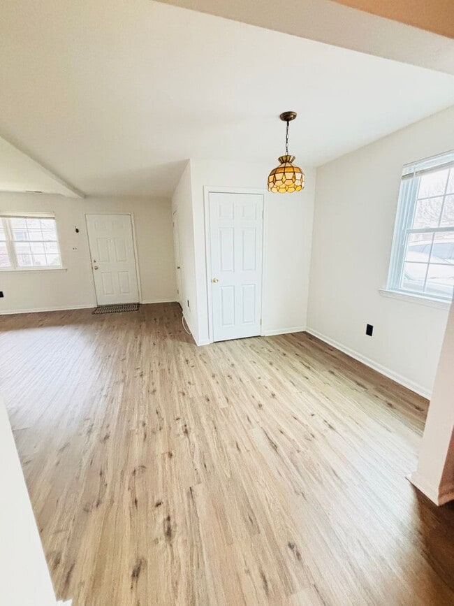 Building Photo - 1959 Main Ave