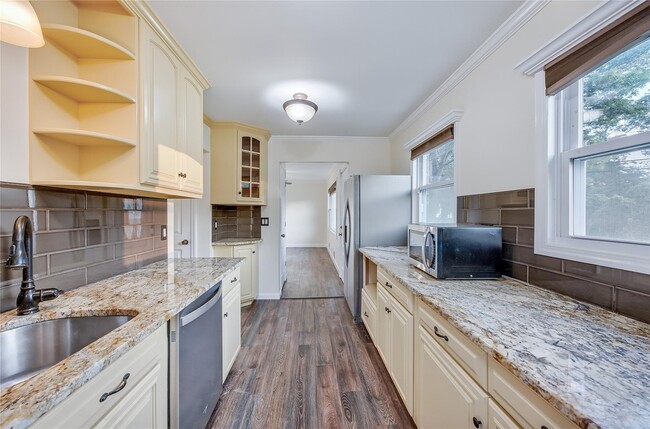 Building Photo - 22 S Haven Dr