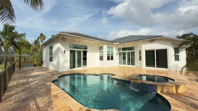 Building Photo - 3763 Oak Ridge Cir